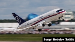 Sukhoi Superjet 100 на авиашоу "Макс" в Московской области, 23 июля 2017 года. Фото: ТАСС