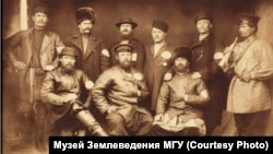 Выборные старосты и горнист. Желтугинская республика. 1887 г.